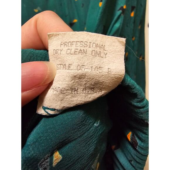 Vintage Tobria green abstract print long sleeve deep v shirt with gold buttons - Picture 11 of 11